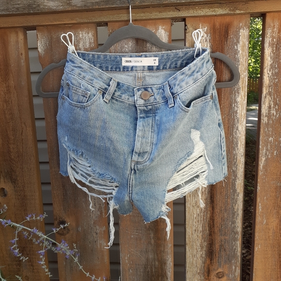 ❤ ASOS Retro High Waist Cut Off Denim Jean Shorts - Picture 2 of 5